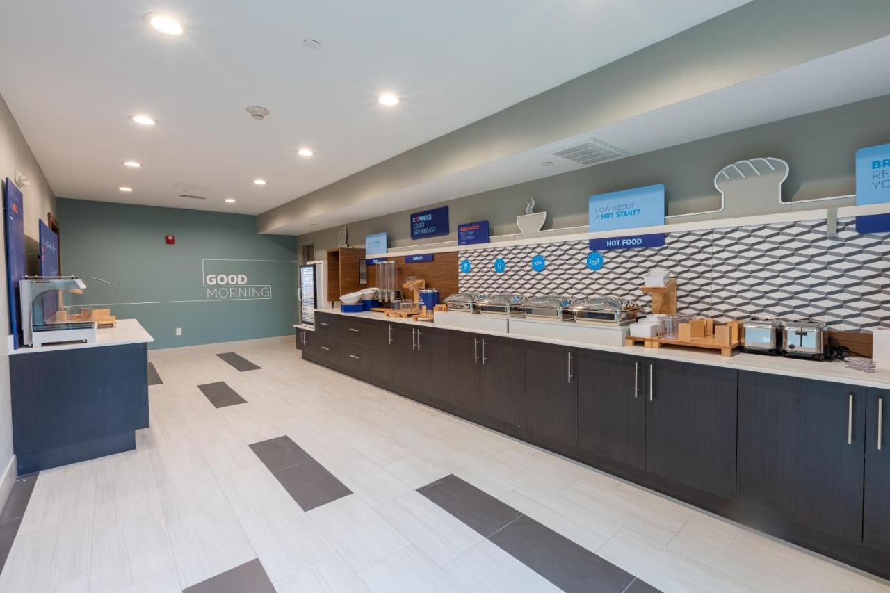 Holiday Inn Express & Suites Arlington North - Stadium Area By Ihg Exteriör bild