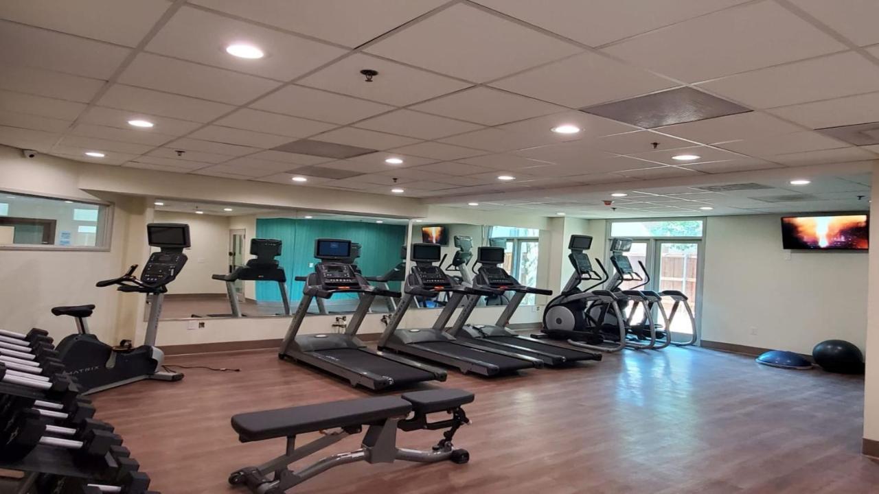 Holiday Inn Express & Suites Arlington North - Stadium Area By Ihg Exteriör bild