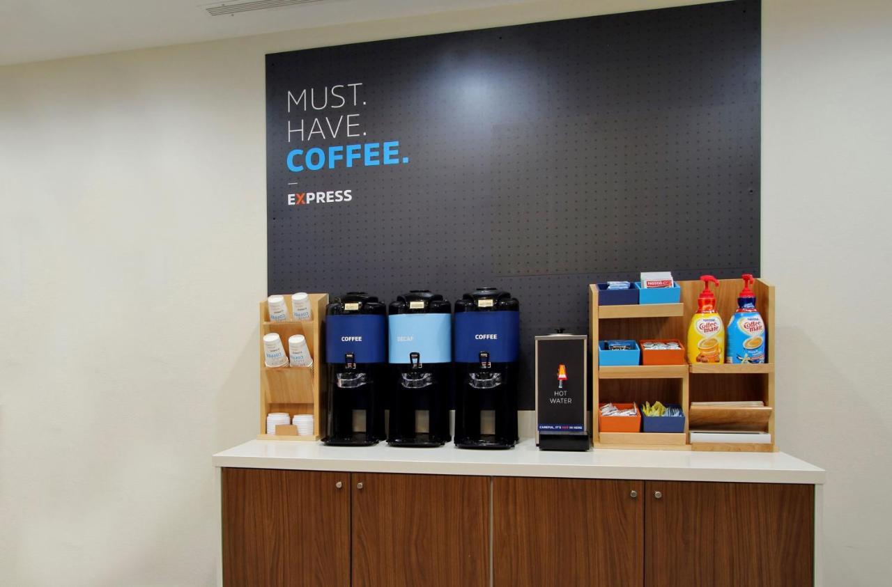 Holiday Inn Express & Suites Arlington North - Stadium Area By Ihg Exteriör bild